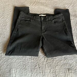 Levi’s black 711 skinny ankle jeans size31
